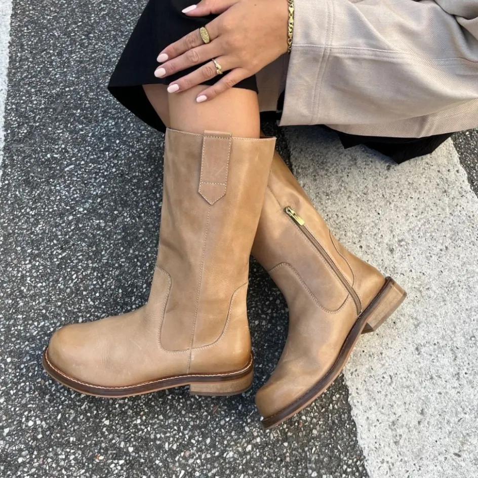 all_day__tan_5.webp Copenhagen Shoes Lange Støvler*ALL DAY - TAN Allday stoevler tan