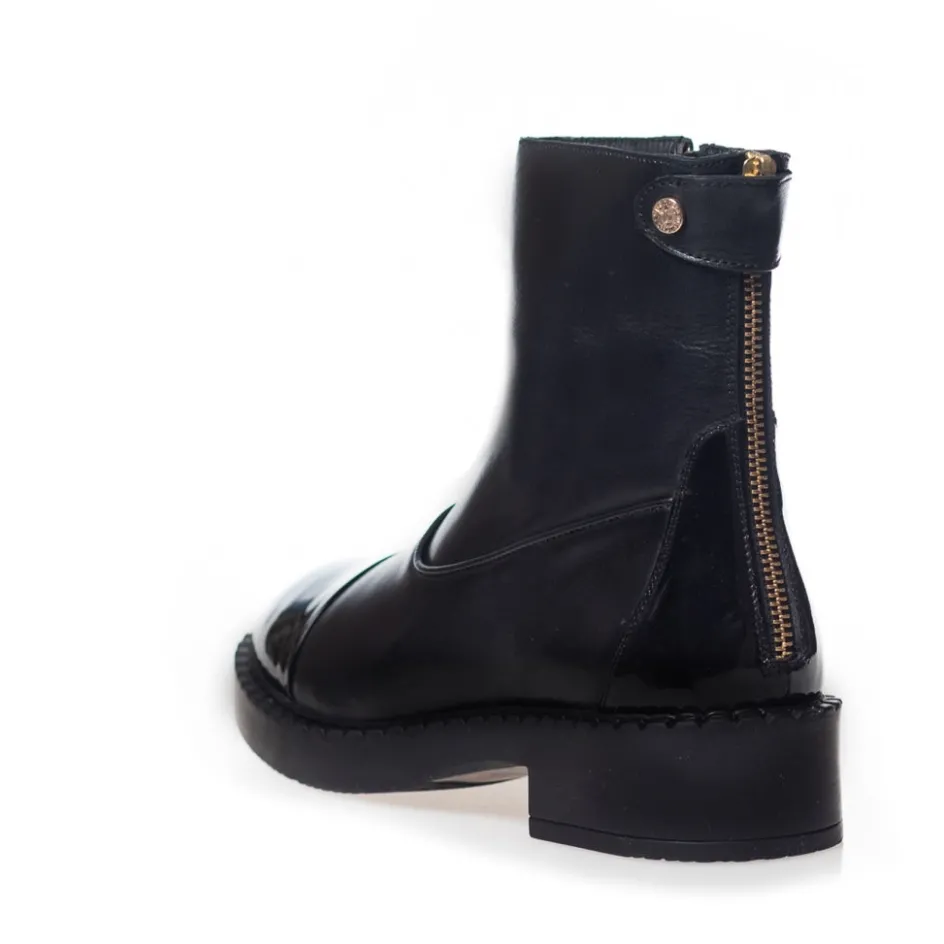 amie_boots_patent__black_patent_9.webp Copenhagen Shoes Ankelstøvler*AMIE BOOTS PATENT - BLACK PATENT Amieboots patent boot black patent