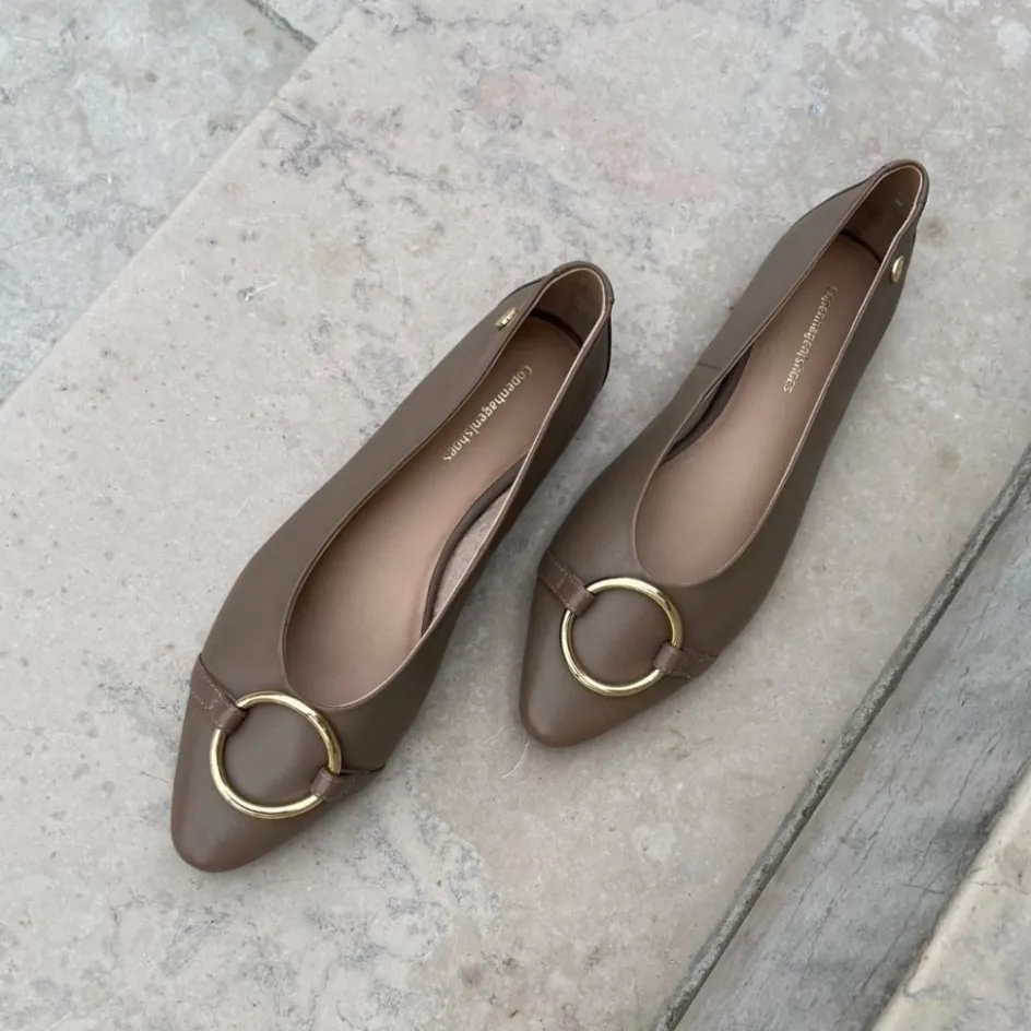ballerina_lovers__fungi_brown_5.webp Copenhagen Shoes Ballerinasko*BALLERINA LOVERS - FUNGI (BROWN) Fungi brown