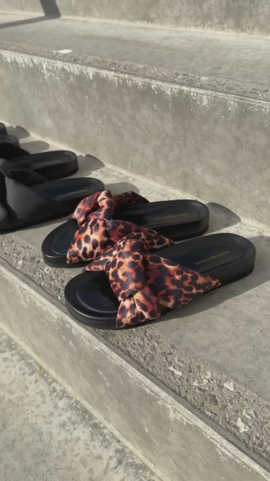 be_like_me__black_6.webp Copenhagen Shoes Flade Sandaler*BE LIKE ME - Black