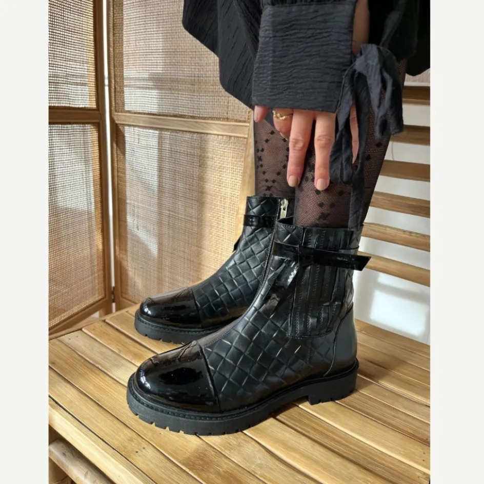 be_my_guest__black_patent_3.webp Copenhagen Shoes Ankelstøvler*BE MY GUEST - BLACK PATENT Bemy guest boot black patent