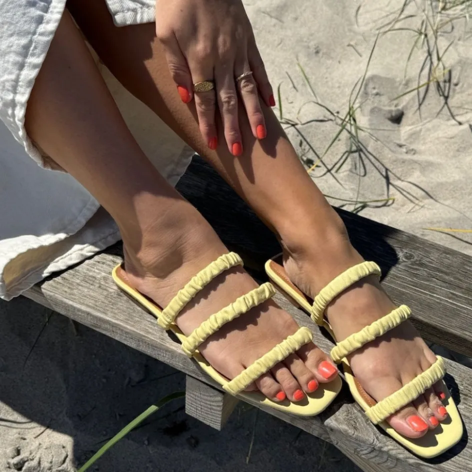 Copenhagen Shoes Flade Sandaler*BLOOMER - LIGHT YELLOW Bloomersandal light yellow