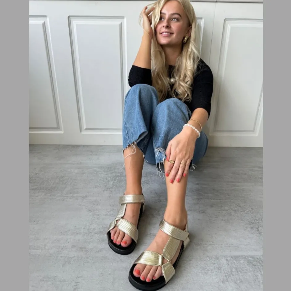carrie_leather__gold_7.webp Copenhagen Shoes Flade Sandaler*CARRIE LEATHER - GOLD Carrieleather sandal gold
