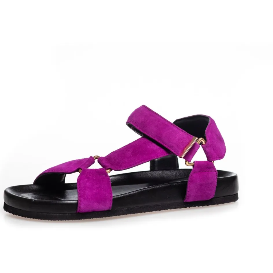 carrie_suede__fuchsia_dahlia_2.webp Copenhagen Shoes Flade Sandaler*CARRIE SUEDE - FUCHSIA (DAHLIA) Carriesuede sandal fuchsia dahlia