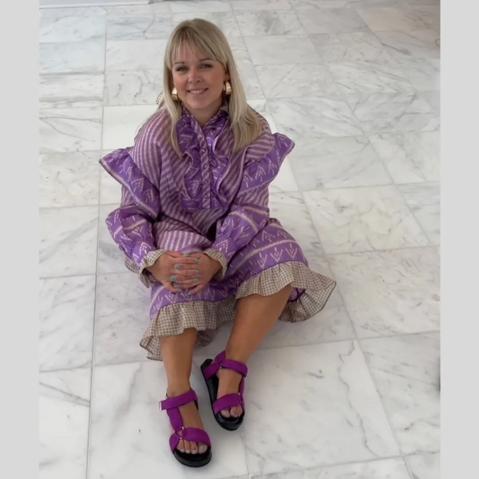 carrie_suede__fuchsia_dahlia_4.webp Copenhagen Shoes Flade Sandaler*CARRIE SUEDE - FUCHSIA (DAHLIA) Carriesuede sandal fuchsia dahlia