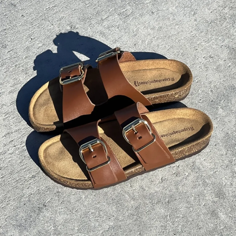 Copenhagen Shoes Flade Sandaler*CELINA SUEDE - Cognac