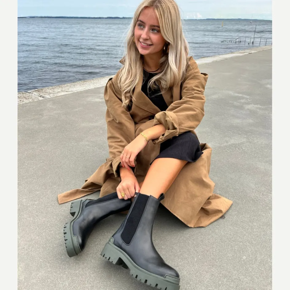 Copenhagen Shoes Chelsea Boots | Ankelstøvler*DAY DREAMING - BLACK W/ARMY SOLE Daydreaming boot black w army sole
