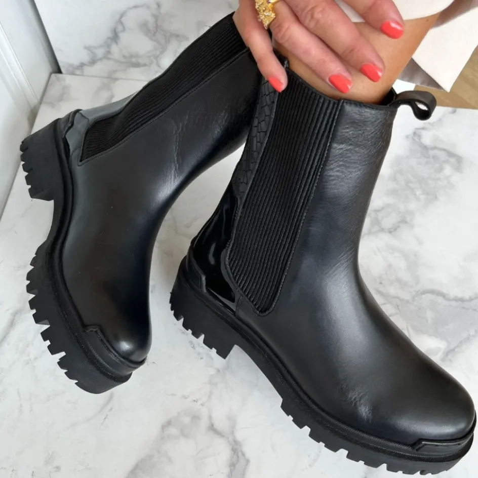 Copenhagen Shoes Chelsea Boots | Ankelstøvler*DAY DREAMING - BLACK W/PATENT HEEL Daydreaming boot black w patent heel