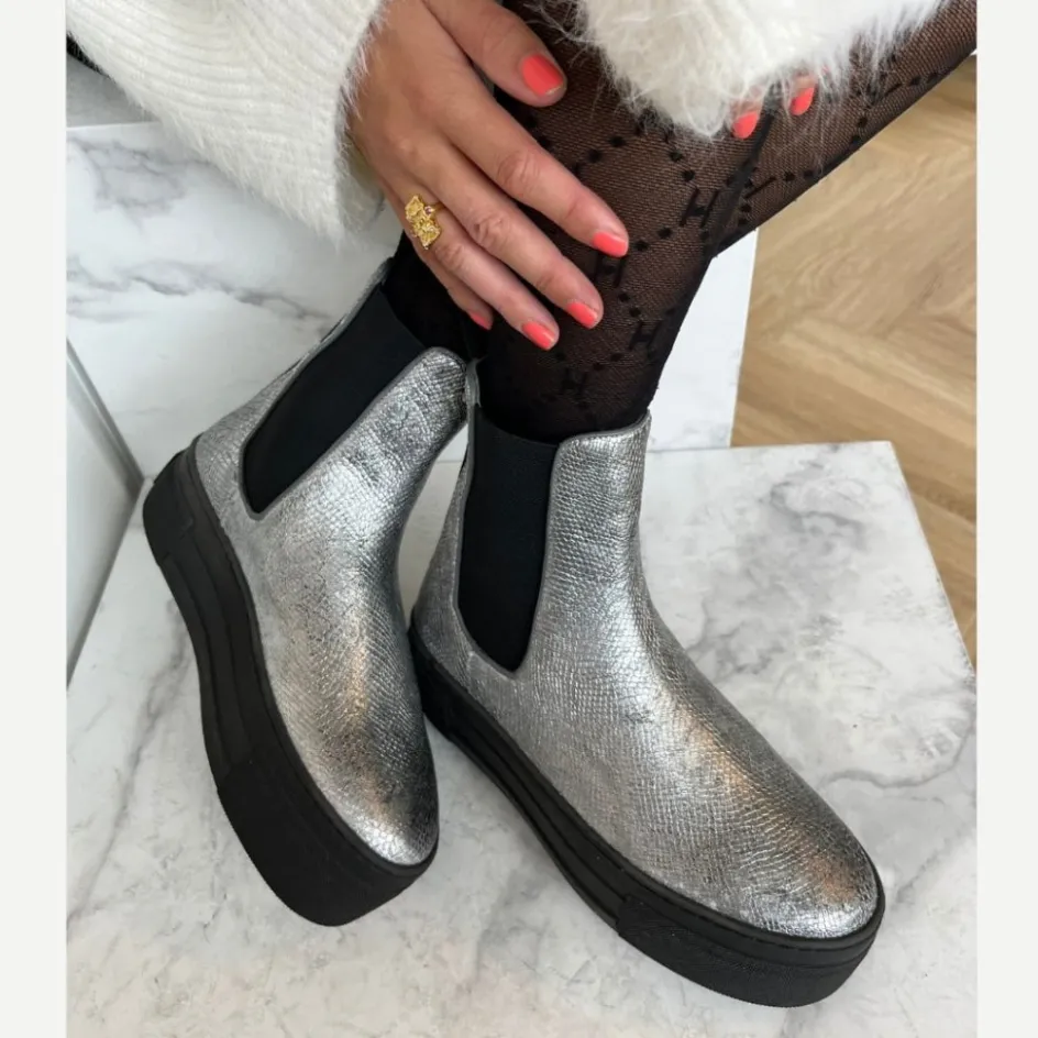 Copenhagen Shoes Chelsea Boots | Ankelstøvler*ENYA BOOT SILVER - Silver Snake Enyaboot silver boot silver snake