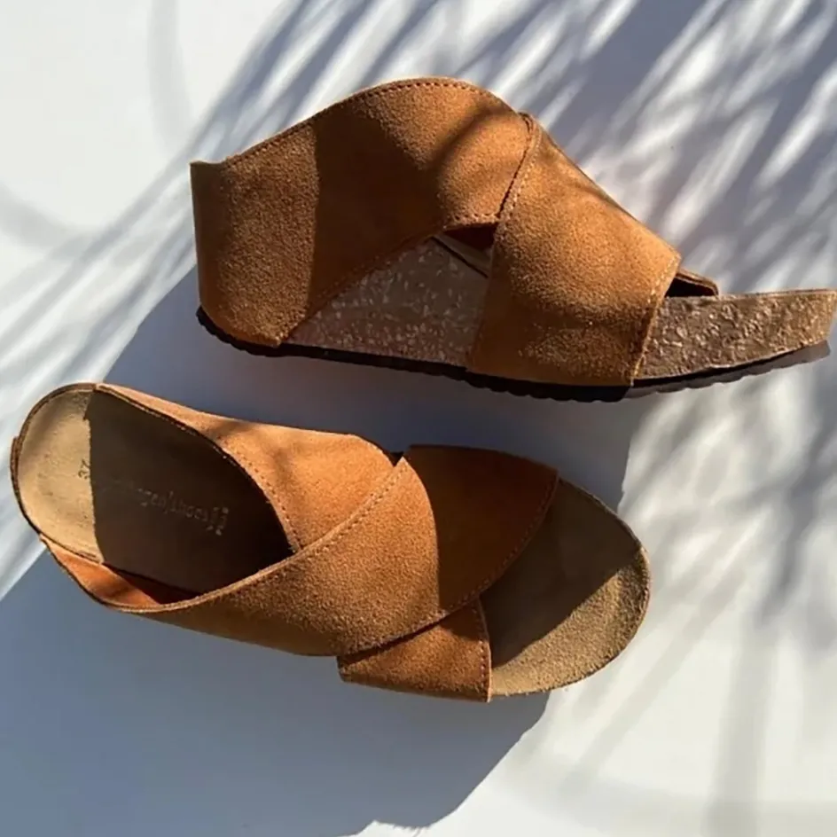 Copenhagen Shoes Sandaler Med Kilehæle*FRANCES 23 Suede - COGNAC (MARRONE 394) Frances23 suede slippers cognac marrone 394