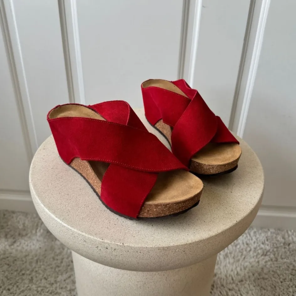 Copenhagen Shoes Sandaler Med Kilehæle*FRANCES 23 Suede - RED Frances23 suede sandaler med kilehael red