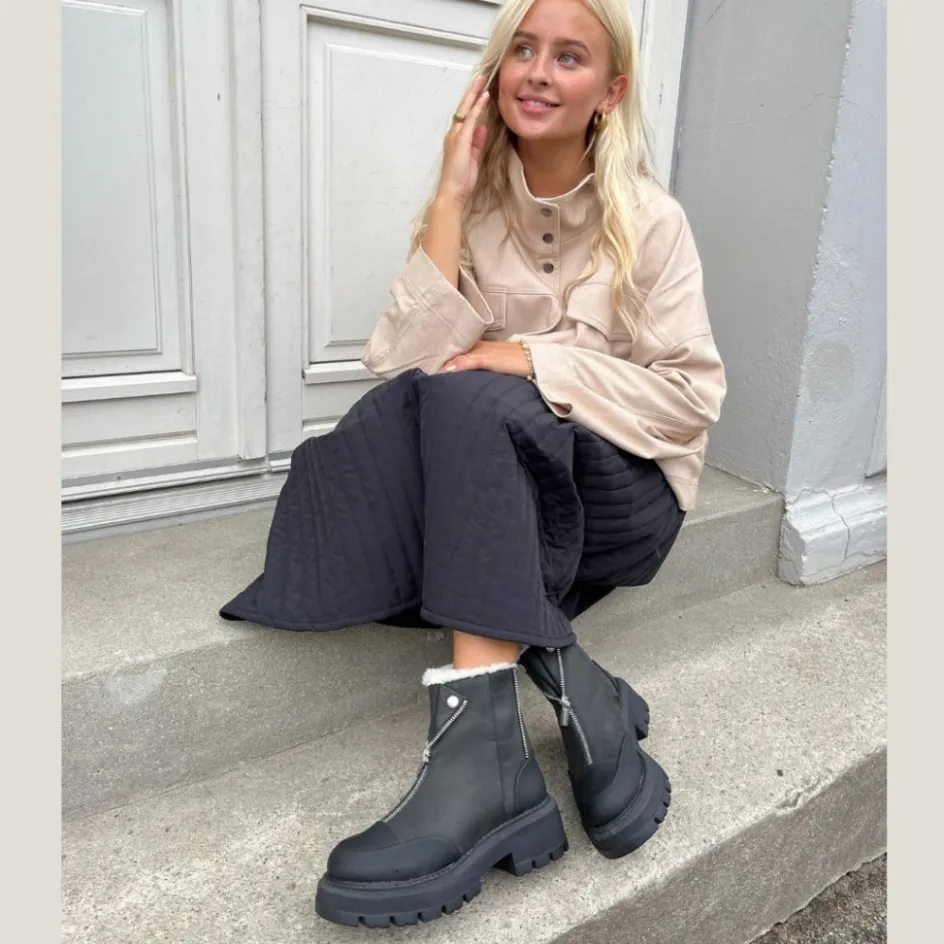 it_is_just_a_snow_day__black_9.webp Copenhagen Shoes Ankelstøvler*IT IS JUST A SNOW DAY - BLACK Itis just a snow day stoevler black