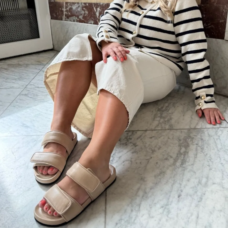 make_it_work__beige_3.webp Copenhagen Shoes Flade Sandaler*MAKE IT WORK - Beige