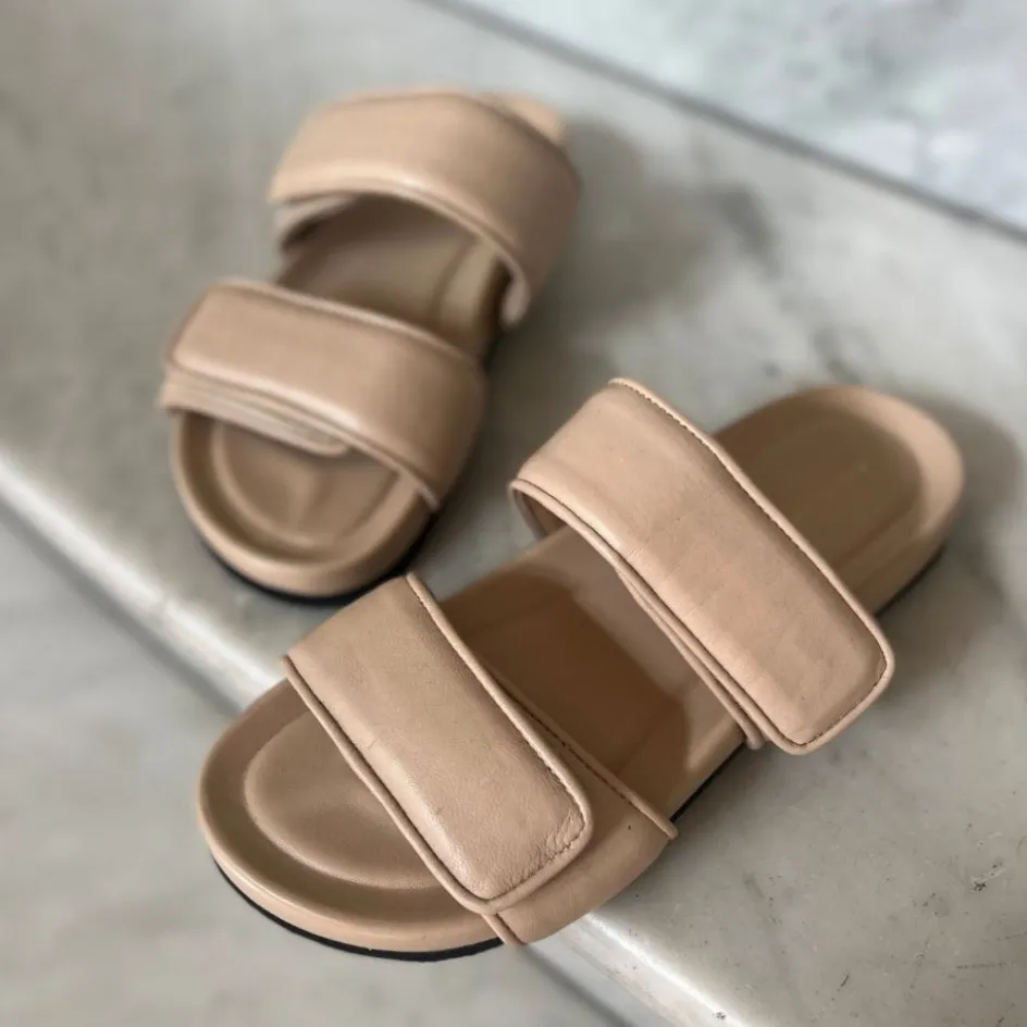 make_it_work__beige_4.webp Copenhagen Shoes Flade Sandaler*MAKE IT WORK - Beige