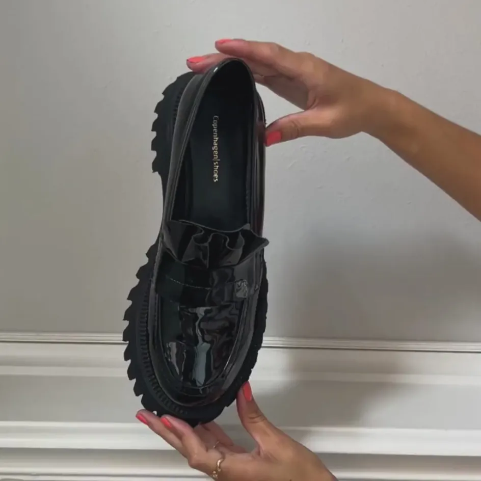 make_waves_patent__blackpatent_8.webp Copenhagen Shoes Loafers*MAKE WAVES PATENT - BLACK/PATENT Makewaves patent loafer black patent