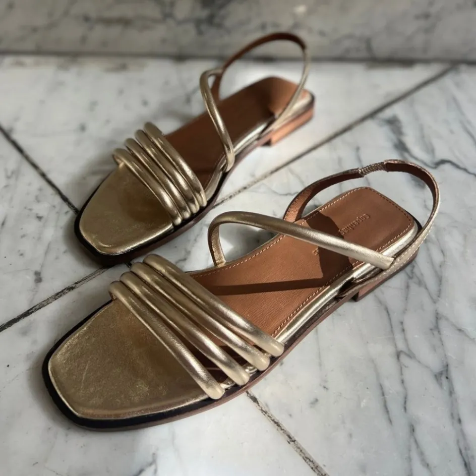 me_and_you__gold__platino_3.webp Copenhagen Shoes Flade Sandaler*ME AND YOU - GOLD - Platino