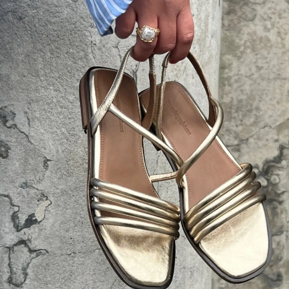 me_and_you__gold__platino_4.webp Copenhagen Shoes Flade Sandaler*ME AND YOU - GOLD - Platino