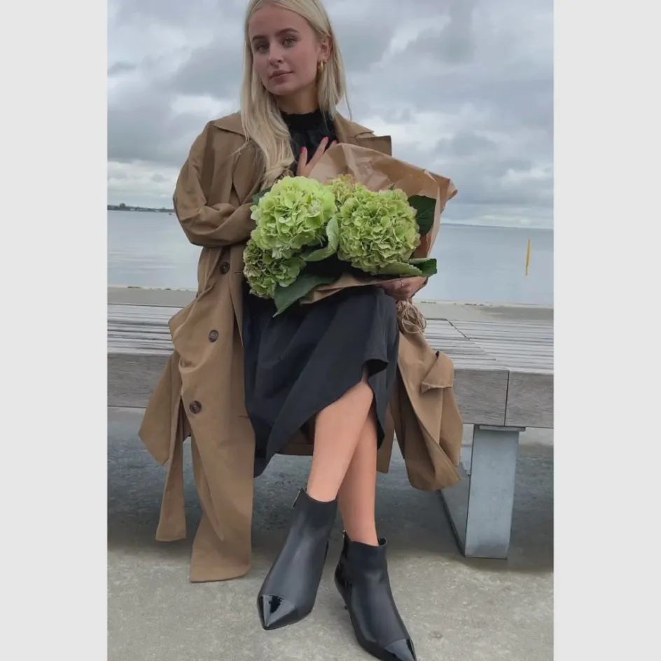 milan_girl__black_patent_4.webp Copenhagen Shoes Støvler Med Hæl | Ankelstøvler*MILAN GIRL - BLACK PATENT Milangirl boot black patent