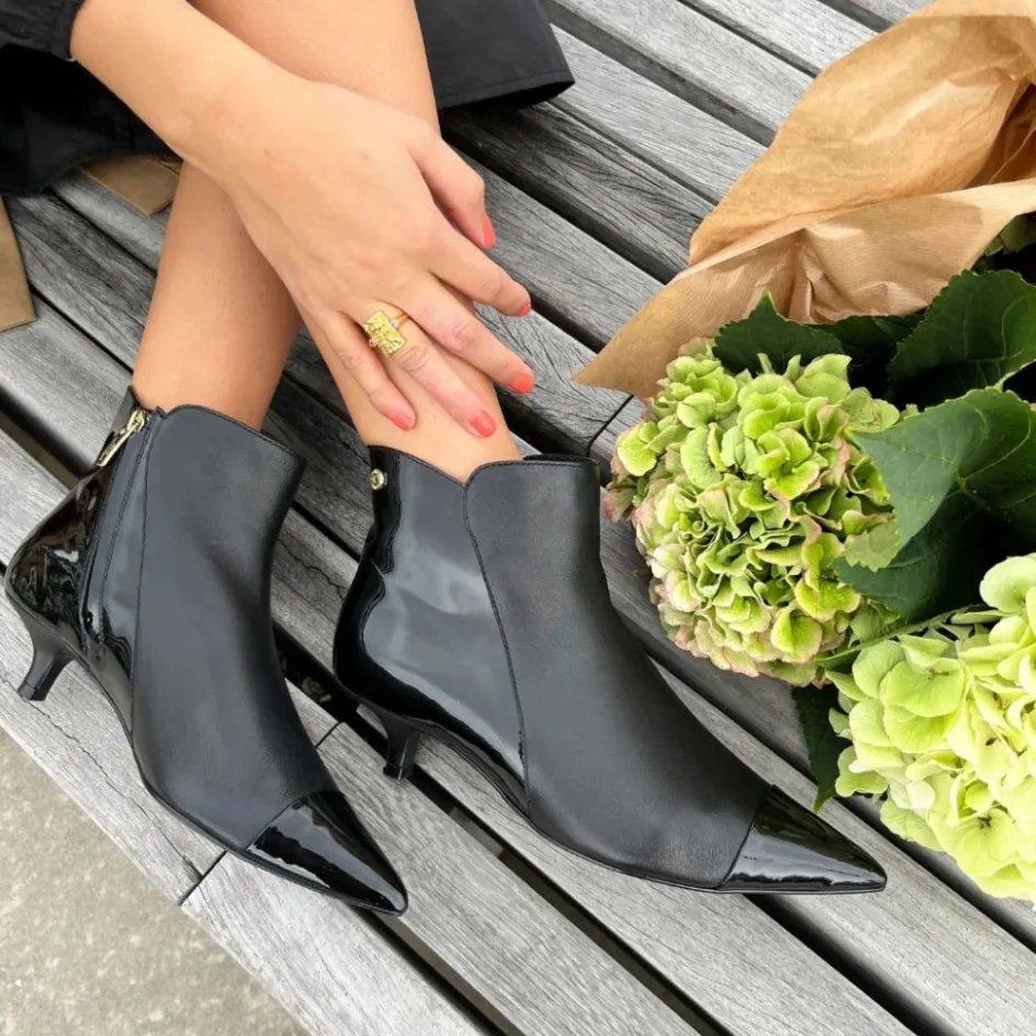 milan_girl__black_patent_6.webp Copenhagen Shoes Støvler Med Hæl | Ankelstøvler*MILAN GIRL - BLACK PATENT Milangirl boot black patent