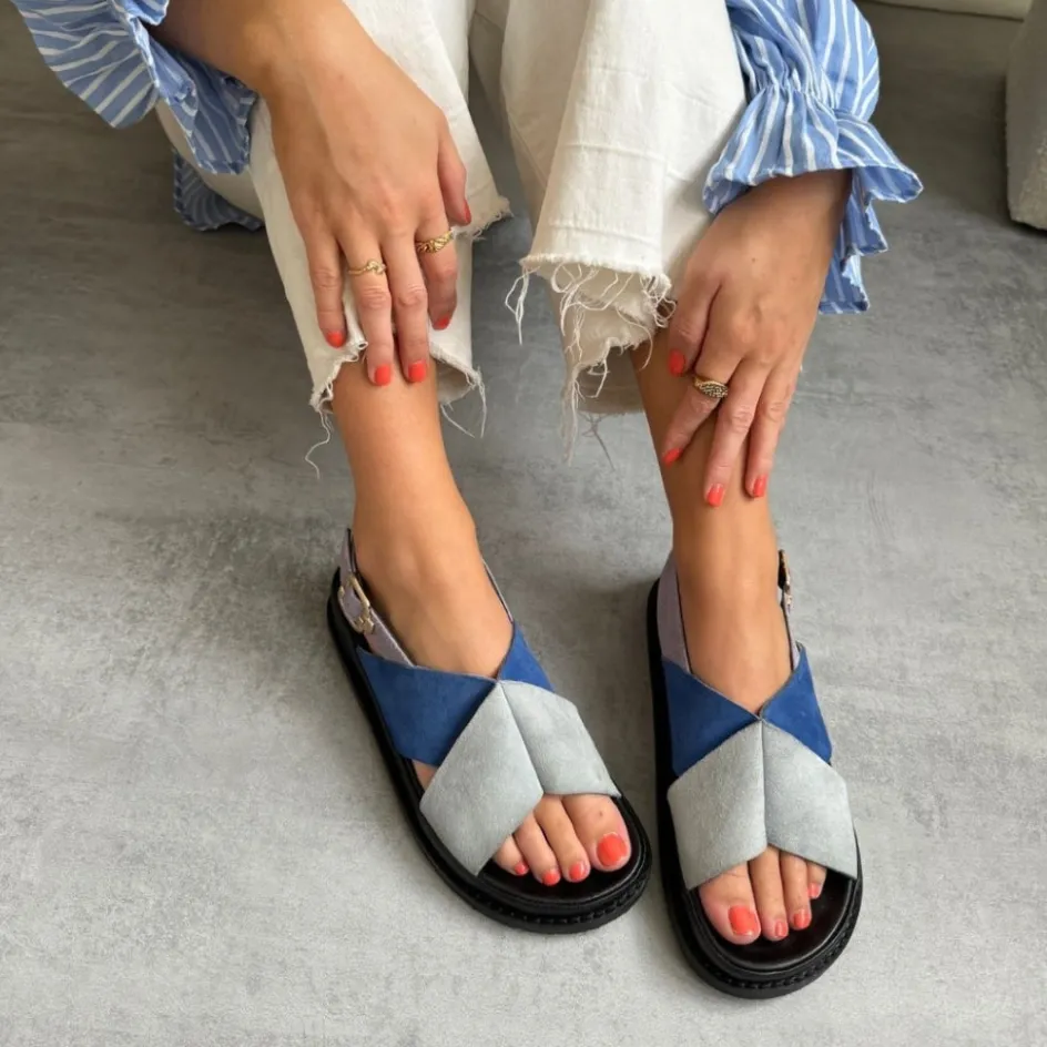new_stronger___suede__bluelavender_2.webp Copenhagen Shoes Flade Sandaler*NEW STRONGER 23 - SUEDE - BLUE/LAVENDER Newstronger 23 suede sandal blue lavender