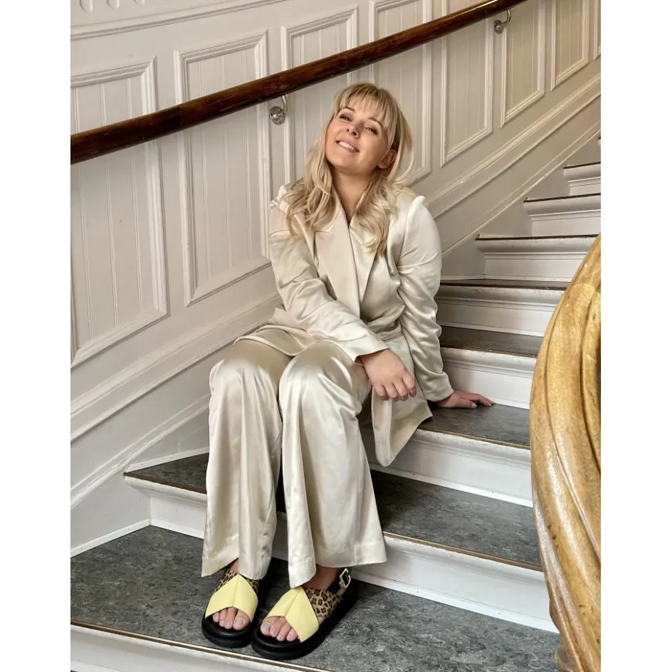 new_stronger_multi___pale_bananaleo_4.webp Copenhagen Shoes Flade Sandaler*NEW STRONGER MULTI 23 - PALE BANANA/LEO Newstronger multi 23 sandal pale banana leo