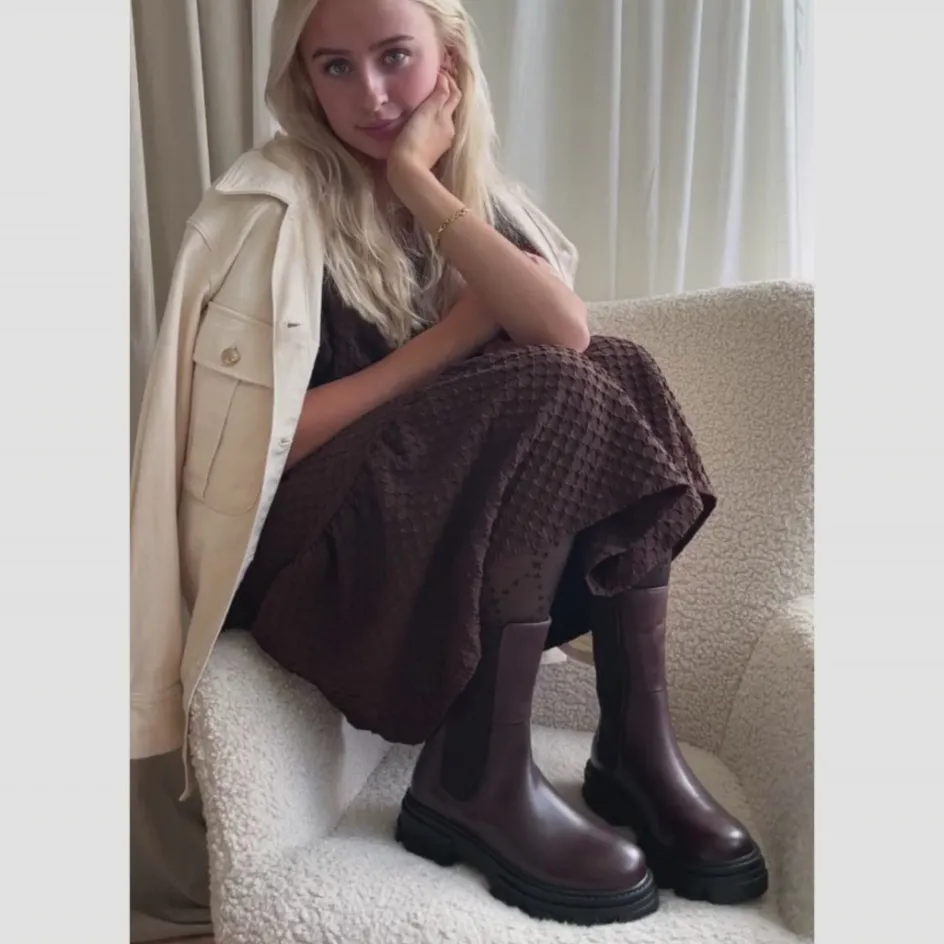 penny_girl__dark_brown_black_outsole_4.webp Copenhagen Shoes Chelsea Boots | Ankelstøvler*PENNY GIRL - Dark Brown (black Outsole) Pennygirl boot dark brown black outsole