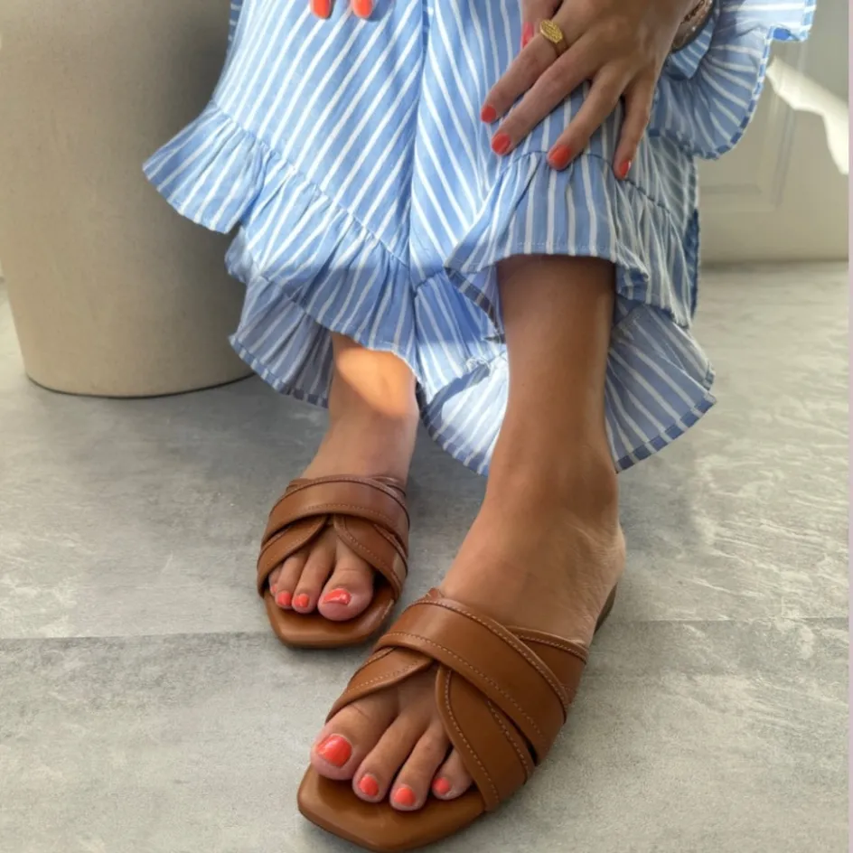 smile_and_dance__cognac_10.webp Copenhagen Shoes Flade Sandaler*SMILE AND DANCE - Cognac