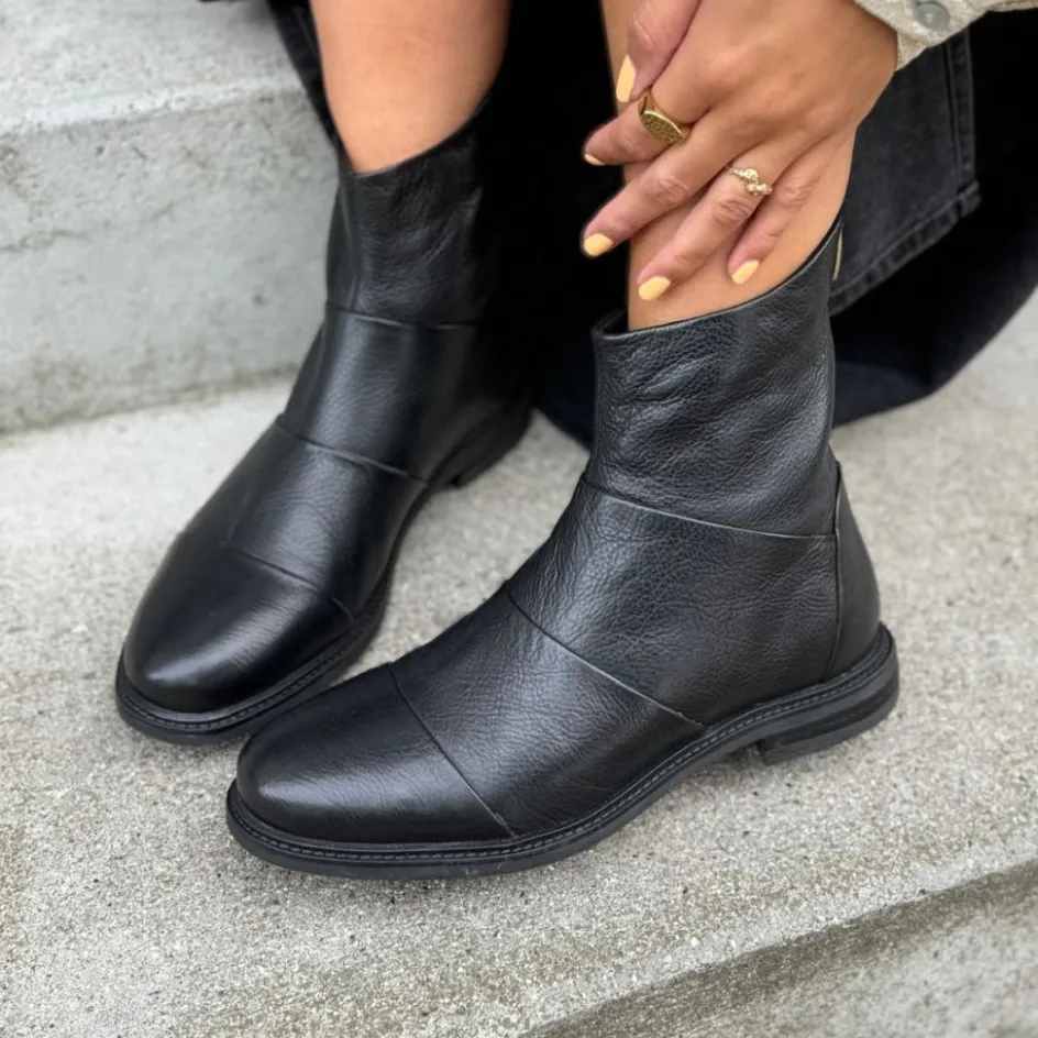 stephanie__black_6.webp Copenhagen Shoes Ankelstøvler*STEPHANIE - Black Stephanieboot black