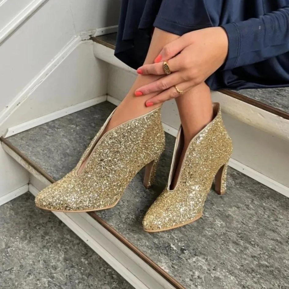 sus_glitter__gold_glitter_2.webp Copenhagen Shoes Stiletter | Støvler Med Hæl*SUS GLITTER - GOLD GLITTER Susglitter heels gold glitter