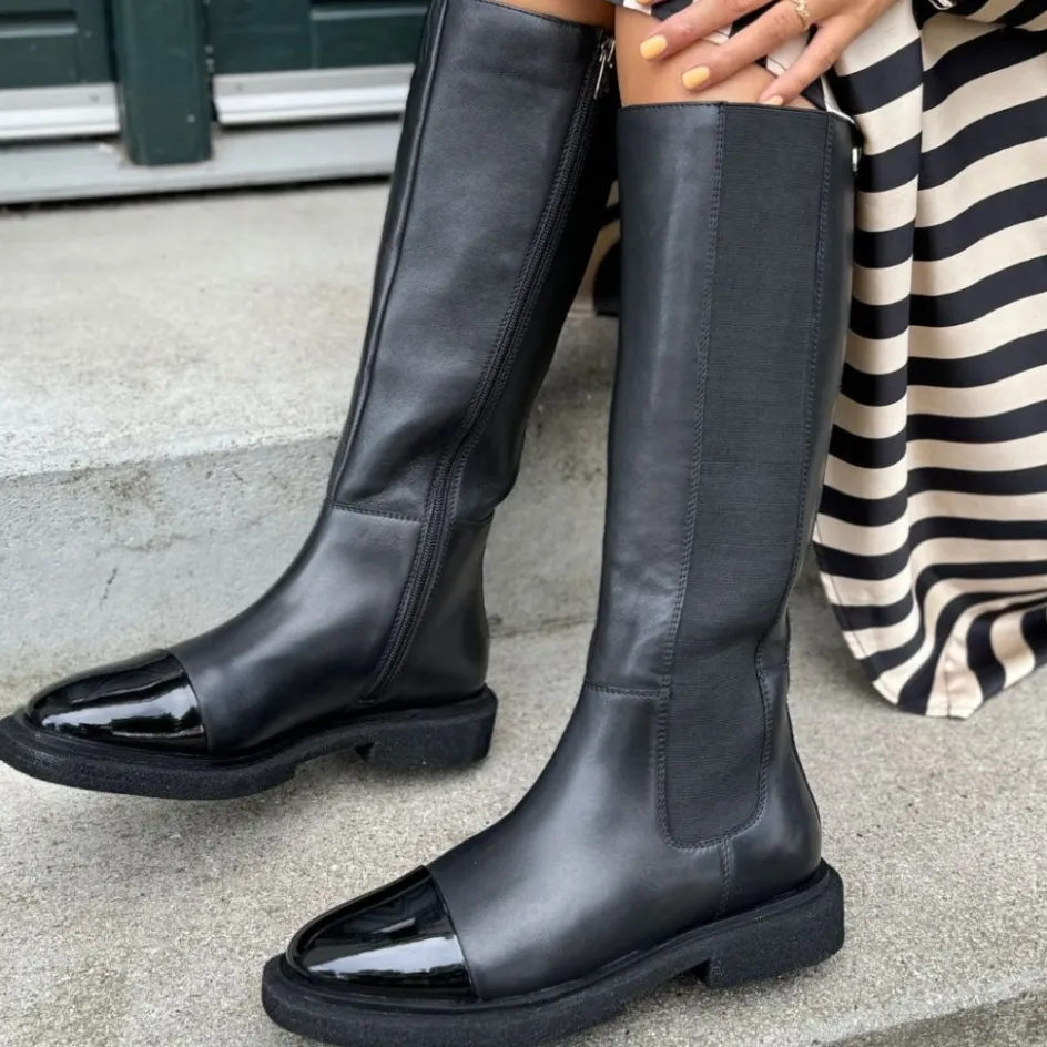 Copenhagen Shoes Lange Støvler*THE ART BOOT PATENT/TOE - Black