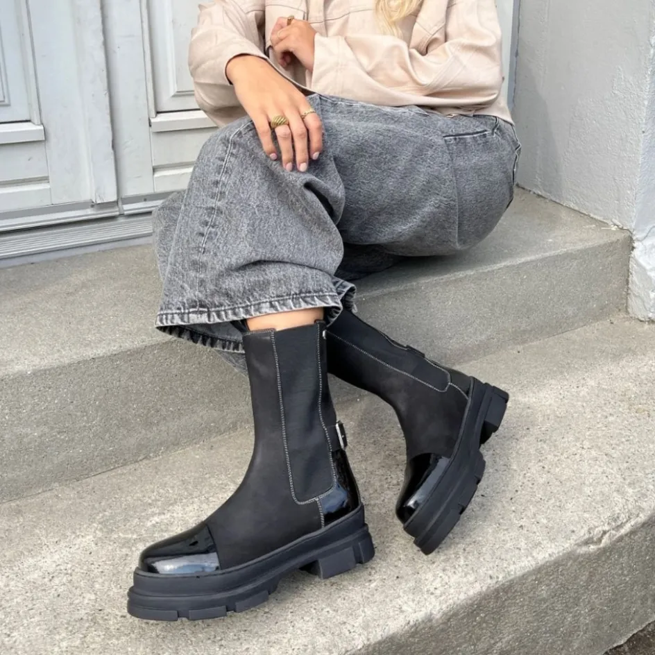 Copenhagen Shoes Chelsea Boots | Ankelstøvler*THE BELIVE BOOT - Black Patent Thebelive boot boots black patent