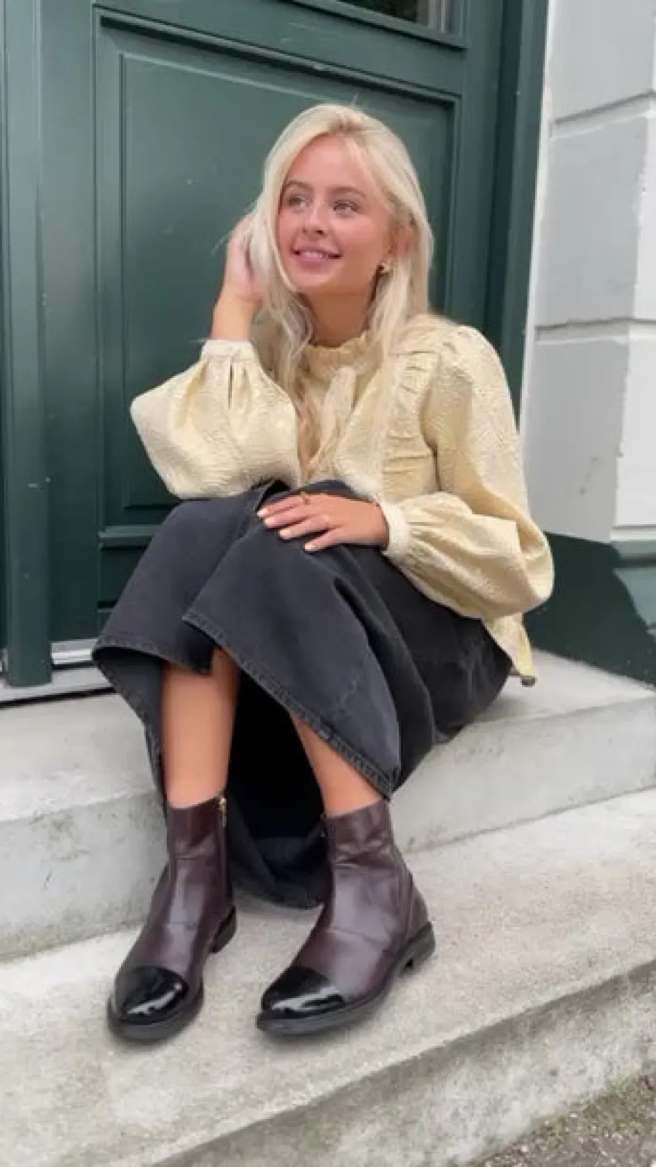 the_magic_boot__dark_brown_w_patent_toe_2.webp Copenhagen Shoes Ankelstøvler*THE MAGIC BOOT - DARK BROWN W PATENT TOE Themagic boot stoevler dark brown w patent toe