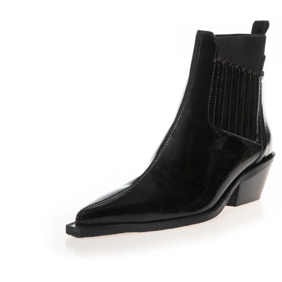 the_walking_boot_patent__black_patent_11.webp Copenhagen Shoes Ankelstøvler*THE WALKING BOOT PATENT - BLACK PATENT Thewalking boot patent pre order del end september stoevler black patent