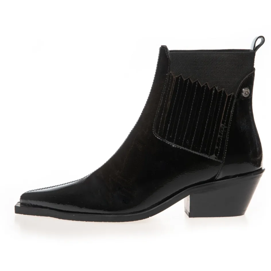 the_walking_boot_patent__black_patent_9.webp Copenhagen Shoes Ankelstøvler*THE WALKING BOOT PATENT - BLACK PATENT Thewalking boot patent pre order del end september stoevler black patent