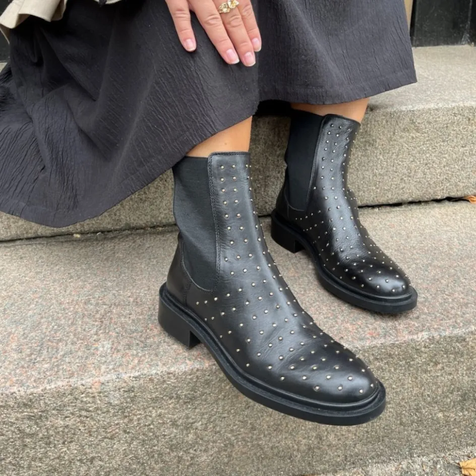 women_support_women__black_6.webp Copenhagen Shoes Ankelstøvler*WOMEN SUPPORT WOMEN - BLACK Womensupport women stoevler black