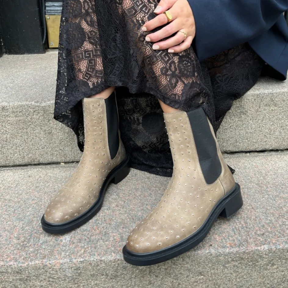 women_support_women__tabacco_grey_6.webp Copenhagen Shoes Ankelstøvler*WOMEN SUPPORT WOMEN - TABACCO (GREY) Womensupport women stoevler tabacco grey