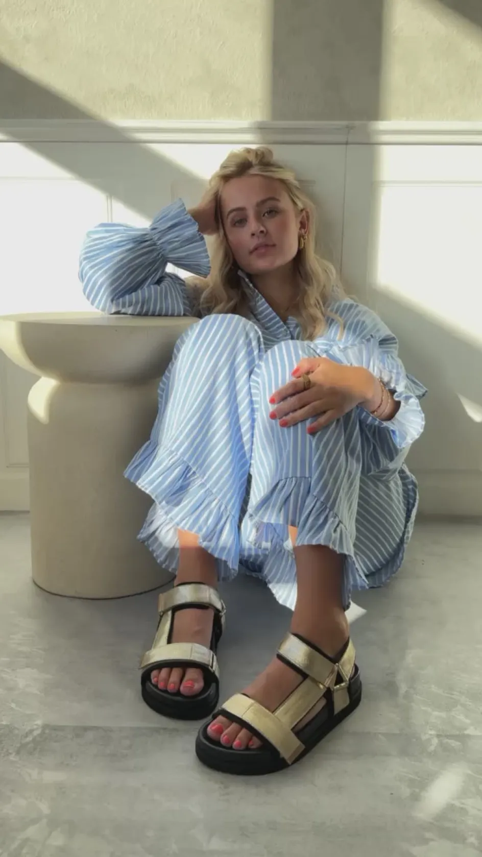 you_move_me__gold_3.webp Copenhagen Shoes Flade Sandaler*YOU MOVE ME - Gold